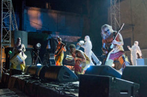 Les Diables de la garrigue en concert à la Feria de Béziers