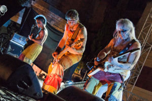 Les Diables de la garrigue en concert à la Feria de Béziers